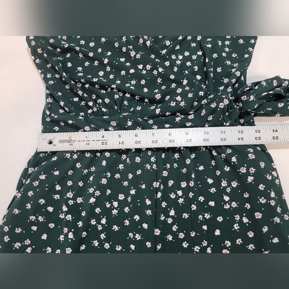 KAILEIGH Women's Size Medium Petite Floral Spaghetti StrapJumpsuit with Pockets - Picture 4 of 12